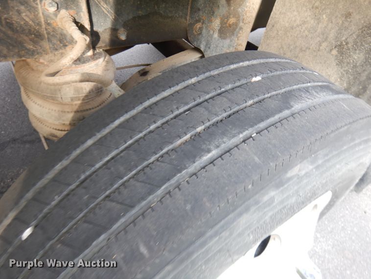 image for item JQ9261 2000 Peterbilt 379  dump truck