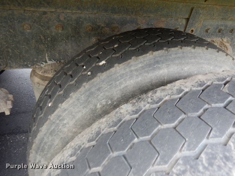 image for item JQ9261 2000 Peterbilt 379  dump truck