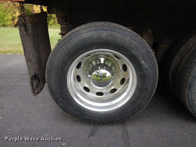 image for item JQ9261 2000 Peterbilt 379  dump truck