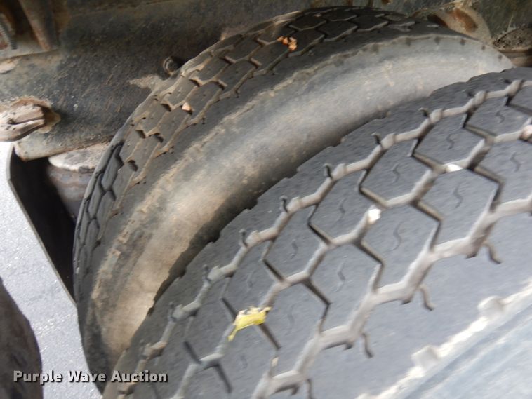 image for item JQ9261 2000 Peterbilt 379  dump truck