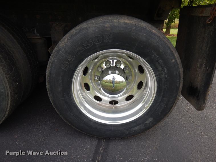 image for item JQ9261 2000 Peterbilt 379  dump truck