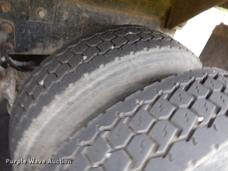 image for item JQ9261 2000 Peterbilt 379  dump truck