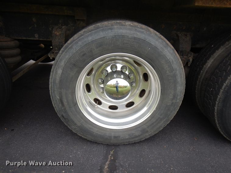 image for item JQ9261 2000 Peterbilt 379  dump truck