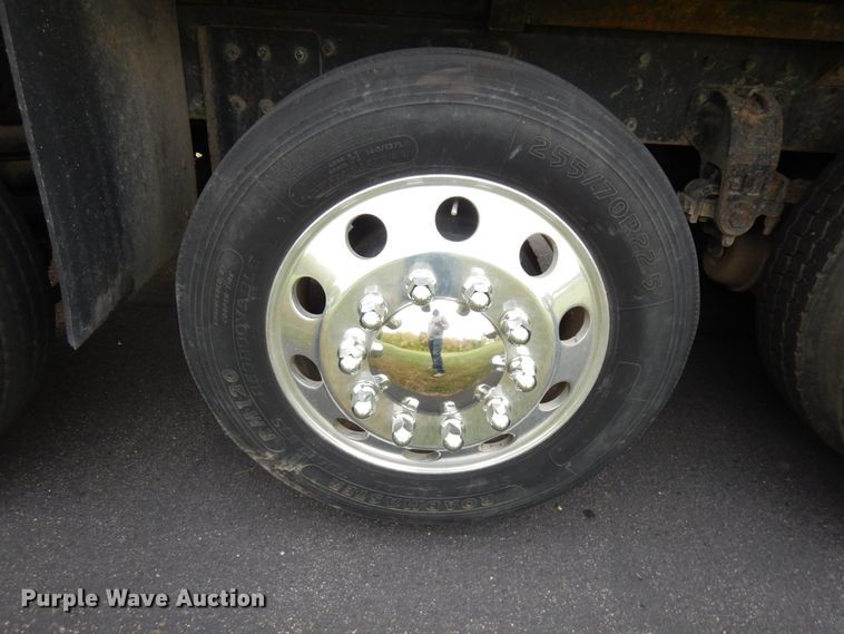 image for item JQ9261 2000 Peterbilt 379  dump truck