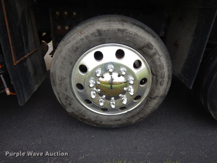 image for item JQ9261 2000 Peterbilt 379  dump truck