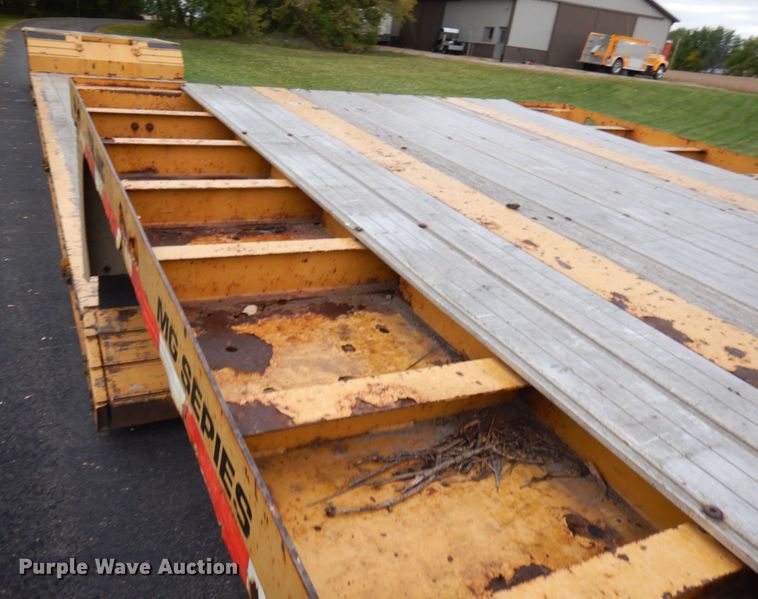 image for item JQ9263 2009 Trail King MG  lowboy equipment trailer