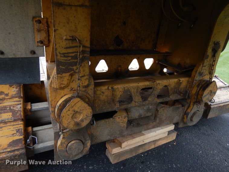 image for item JQ9263 2009 Trail King MG  lowboy equipment trailer