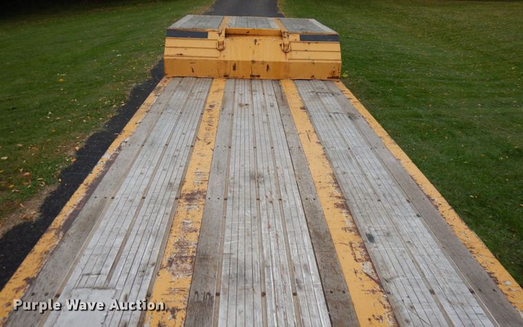 image for item JQ9263 2009 Trail King MG  lowboy equipment trailer