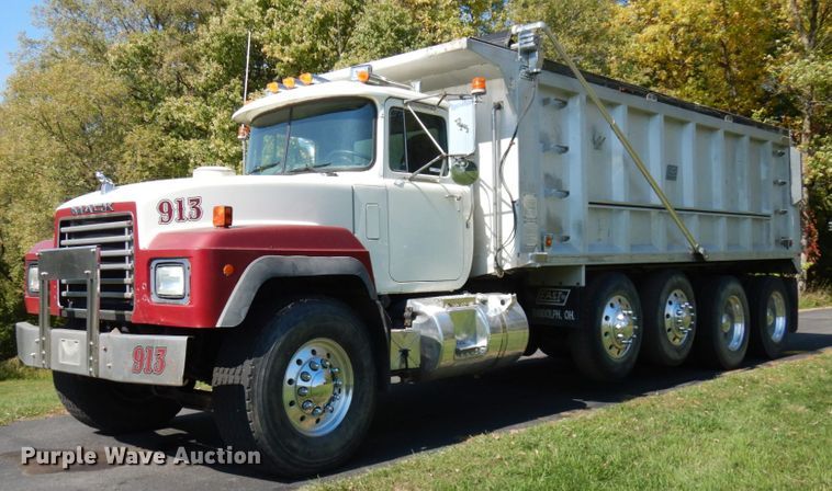 image for item JQ9266 1997 Mack RD688S  dump truck