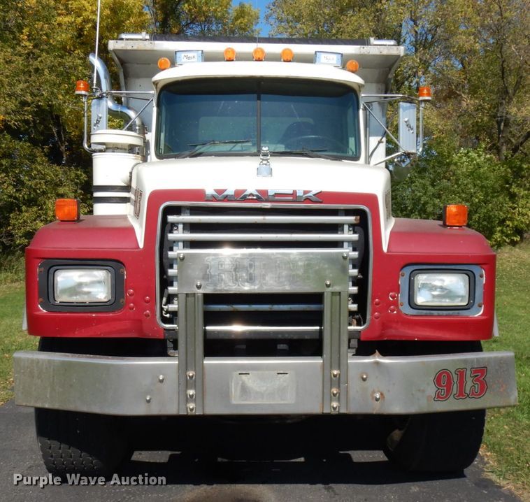 image for item JQ9266 1997 Mack RD688S  dump truck
