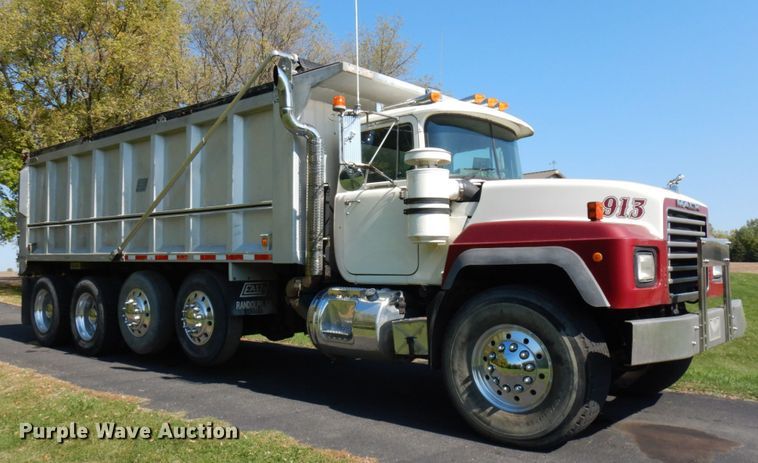 image for item JQ9266 1997 Mack RD688S  dump truck