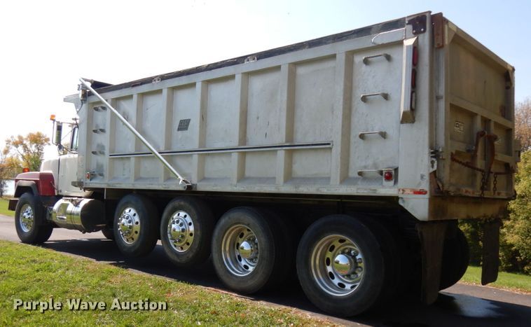 image for item JQ9266 1997 Mack RD688S  dump truck