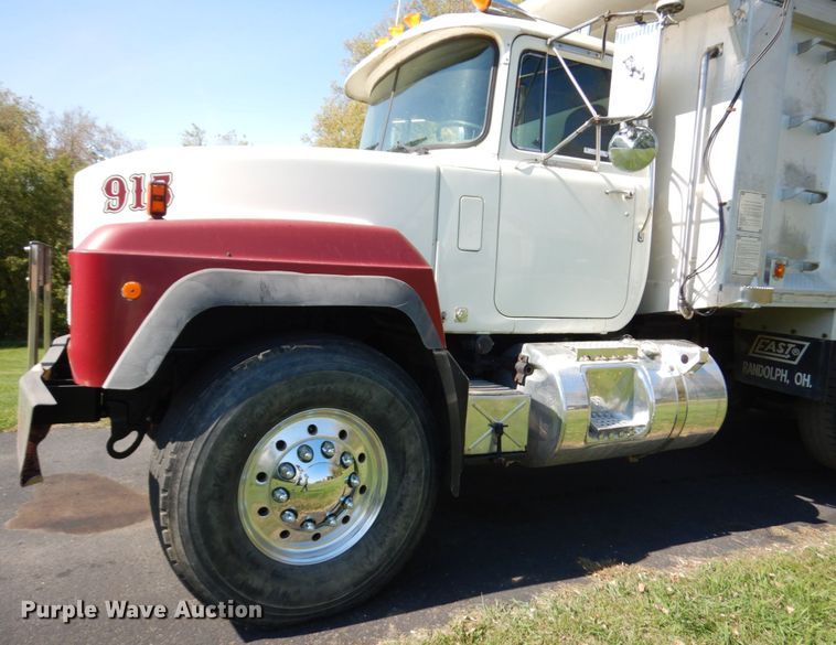image for item JQ9266 1997 Mack RD688S  dump truck