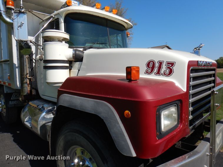 image for item JQ9266 1997 Mack RD688S  dump truck