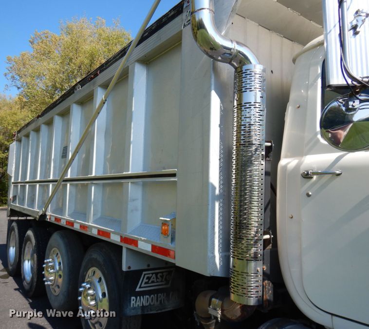 image for item JQ9266 1997 Mack RD688S  dump truck