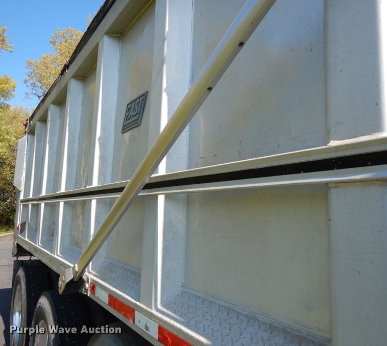 image for item JQ9266 1997 Mack RD688S  dump truck