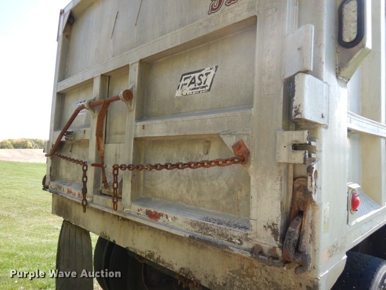 image for item JQ9266 1997 Mack RD688S  dump truck