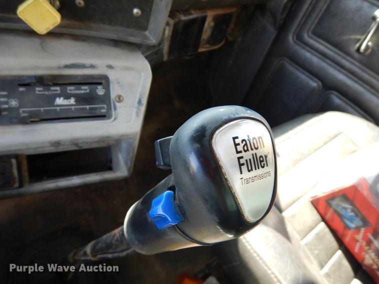 image for item JQ9266 1997 Mack RD688S  dump truck