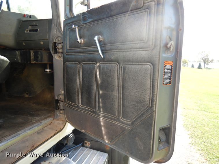 image for item JQ9266 1997 Mack RD688S  dump truck