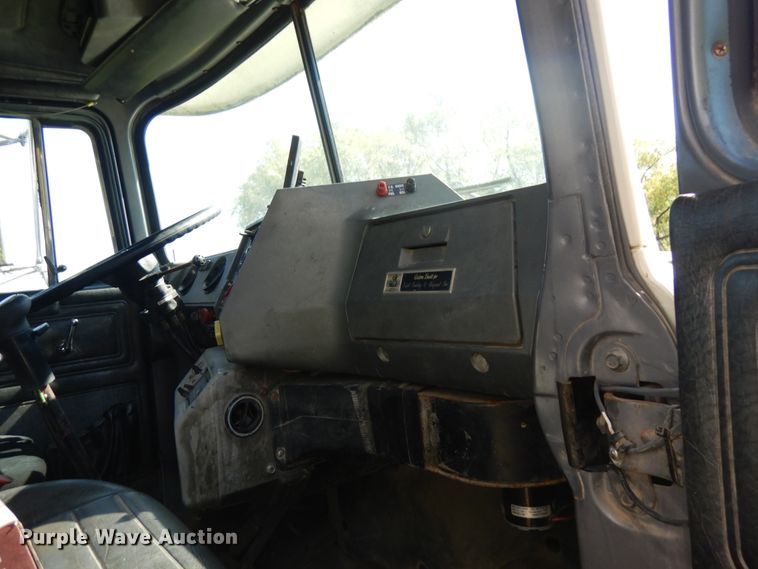 image for item JQ9266 1997 Mack RD688S  dump truck