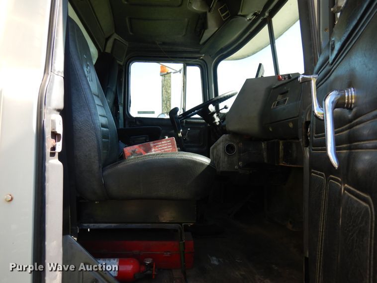 image for item JQ9266 1997 Mack RD688S  dump truck