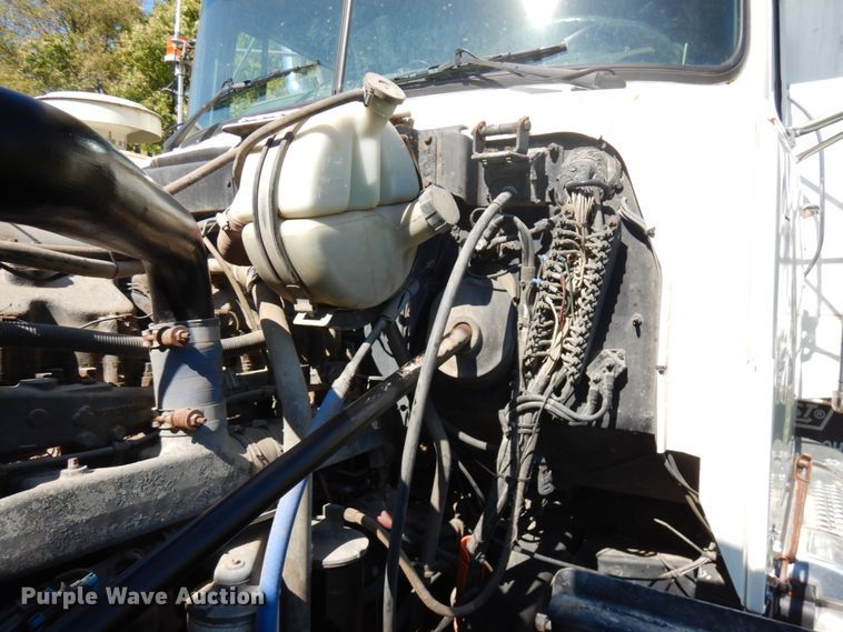 image for item JQ9266 1997 Mack RD688S  dump truck