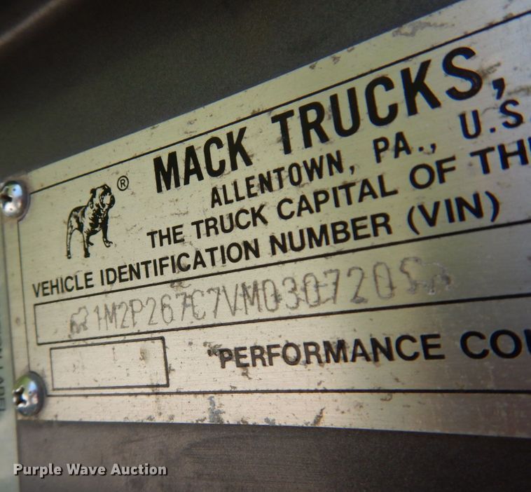 image for item JQ9266 1997 Mack RD688S  dump truck