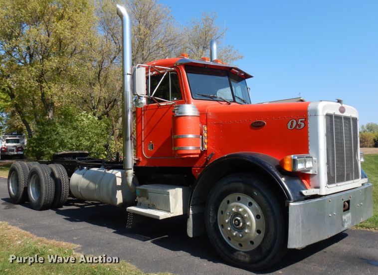 image for item JQ9267 1989 Peterbilt 379  semi truck