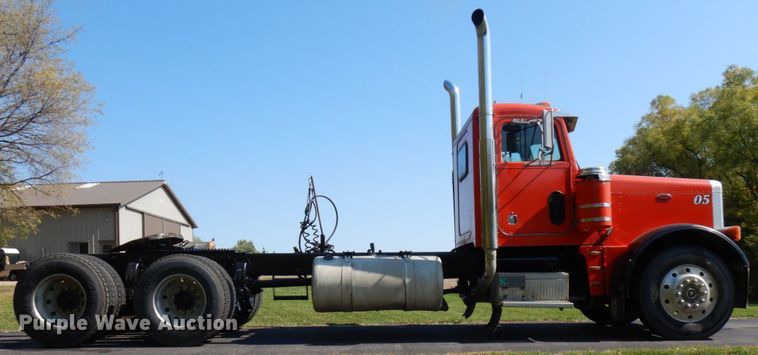 image for item JQ9267 1989 Peterbilt 379  semi truck