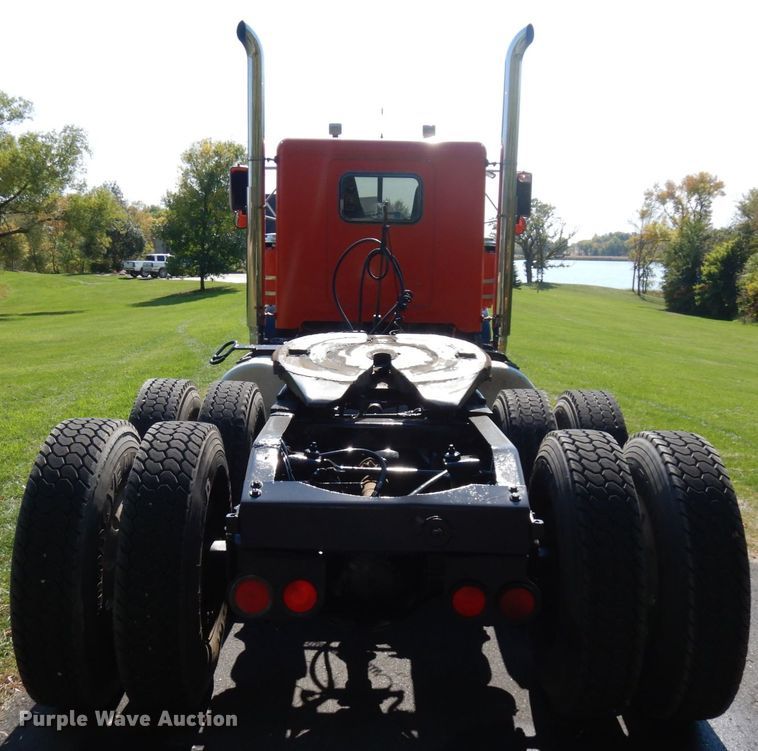 image for item JQ9267 1989 Peterbilt 379  semi truck