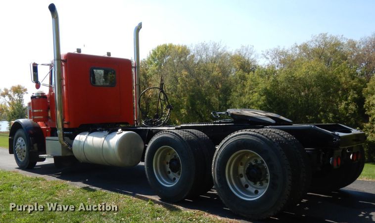image for item JQ9267 1989 Peterbilt 379  semi truck