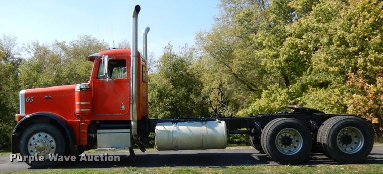 image for item JQ9267 1989 Peterbilt 379  semi truck