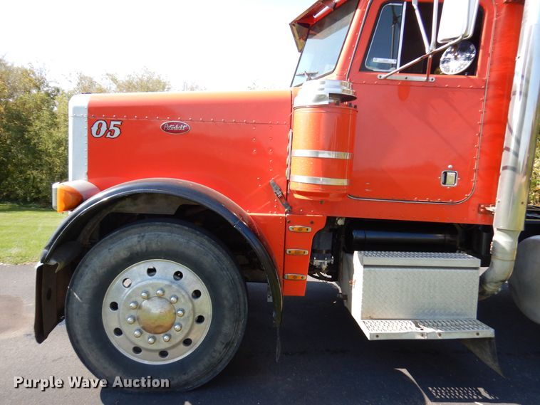 image for item JQ9267 1989 Peterbilt 379  semi truck