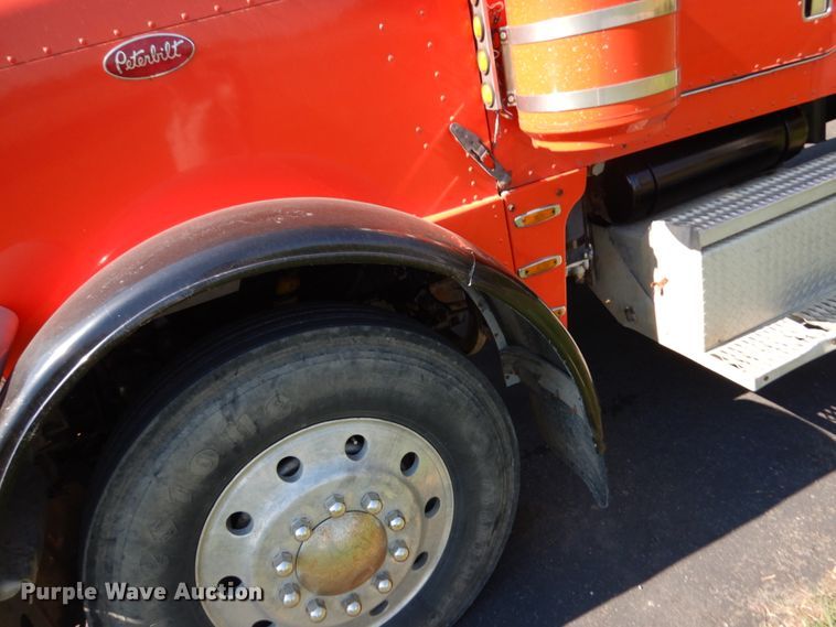 image for item JQ9267 1989 Peterbilt 379  semi truck