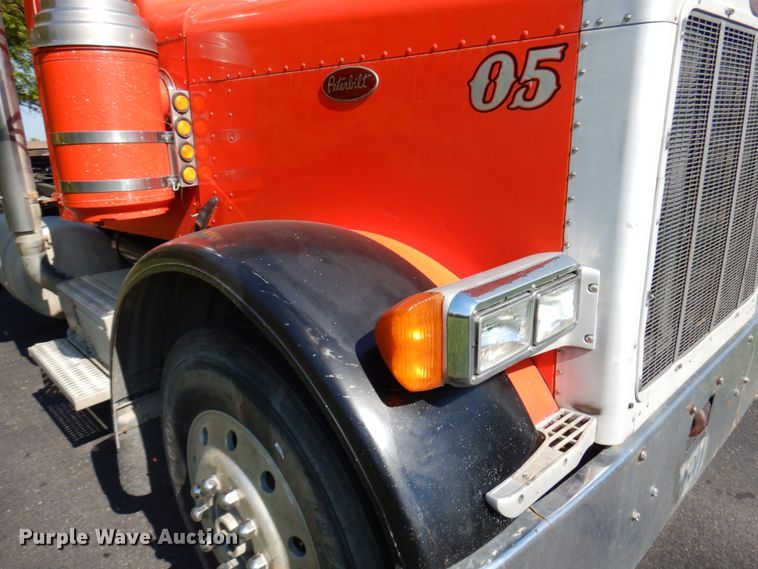 image for item JQ9267 1989 Peterbilt 379  semi truck