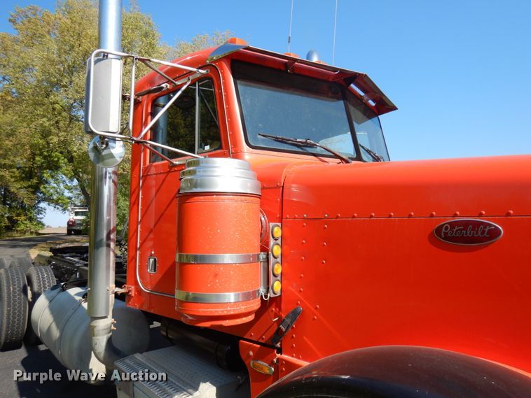 image for item JQ9267 1989 Peterbilt 379  semi truck
