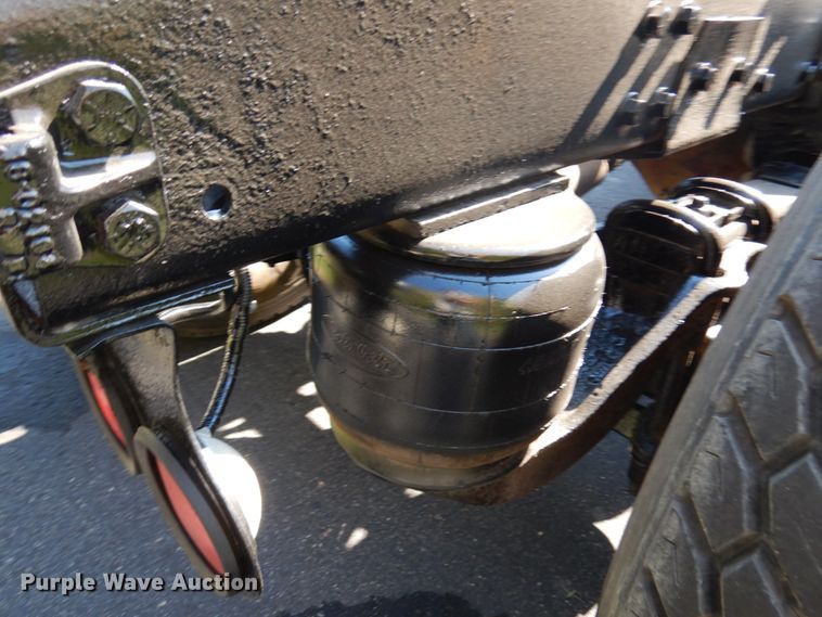 image for item JQ9267 1989 Peterbilt 379  semi truck