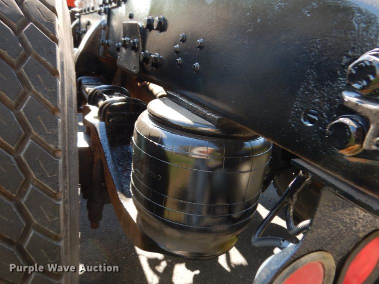 image for item JQ9267 1989 Peterbilt 379  semi truck