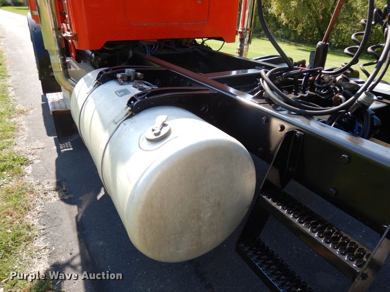 image for item JQ9267 1989 Peterbilt 379  semi truck