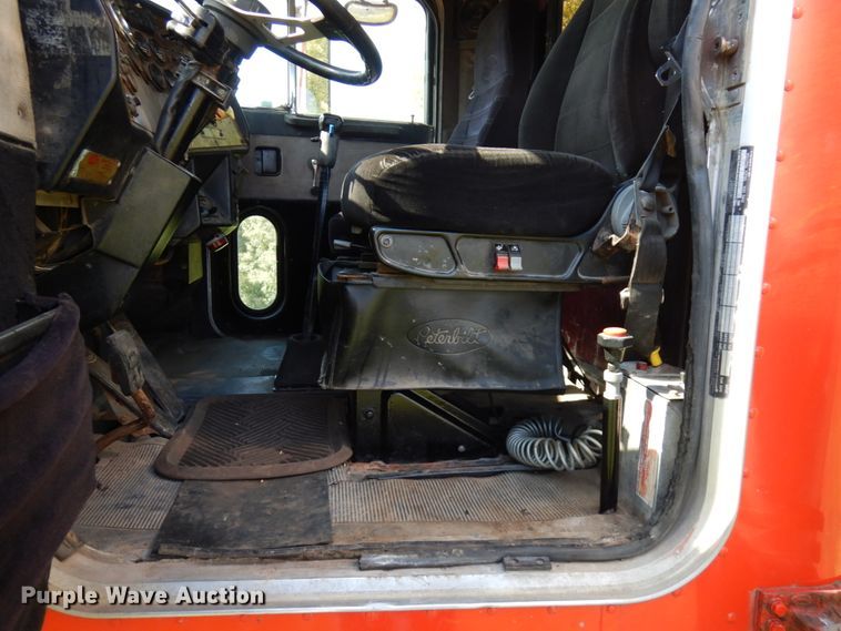 image for item JQ9267 1989 Peterbilt 379  semi truck