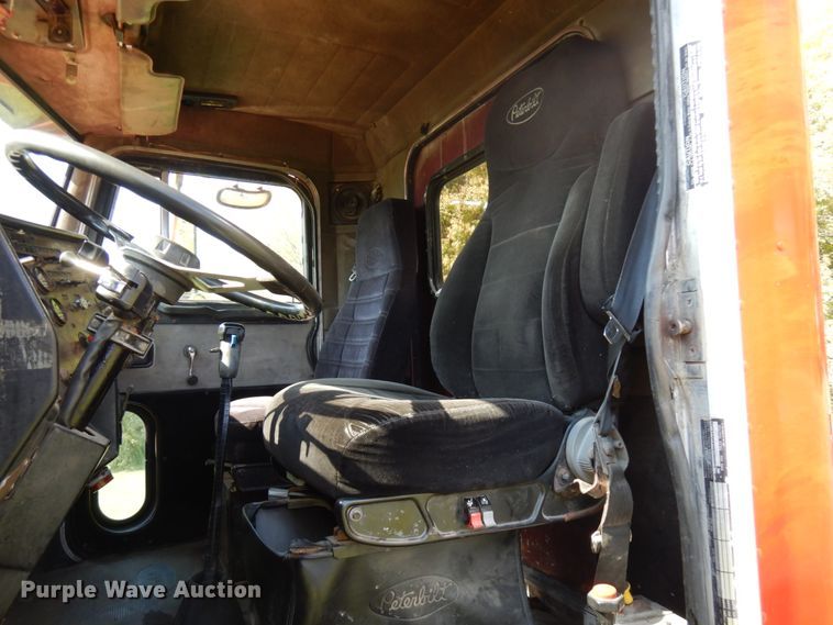 image for item JQ9267 1989 Peterbilt 379  semi truck