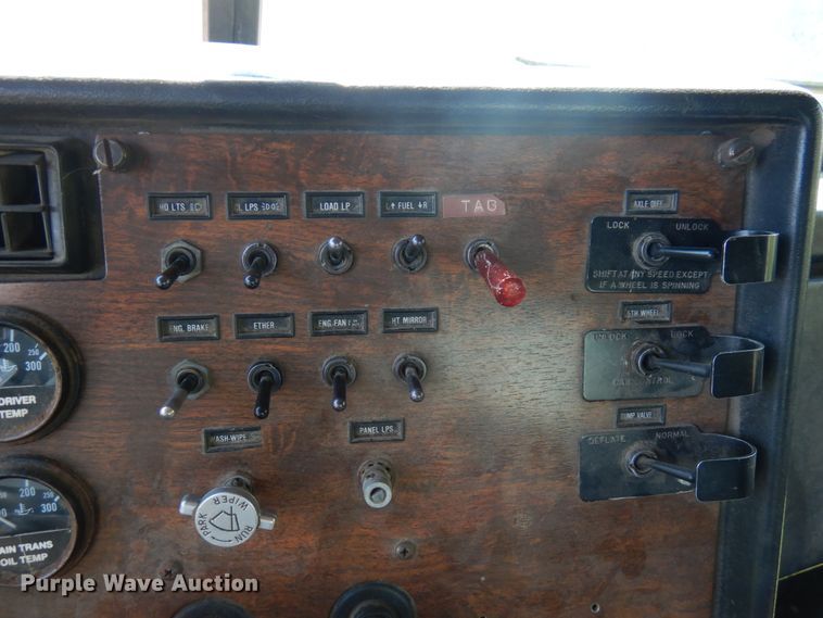 image for item JQ9267 1989 Peterbilt 379  semi truck