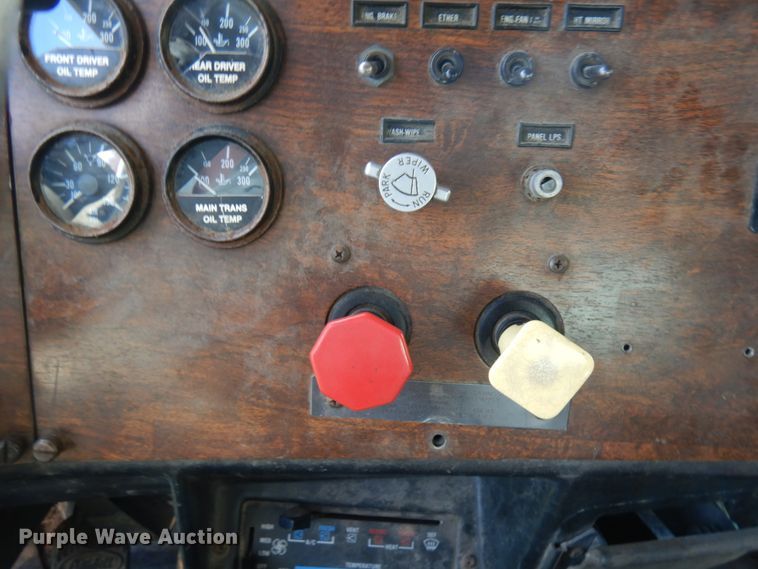 image for item JQ9267 1989 Peterbilt 379  semi truck