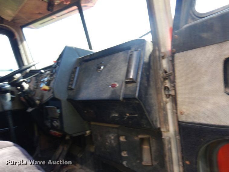 image for item JQ9267 1989 Peterbilt 379  semi truck