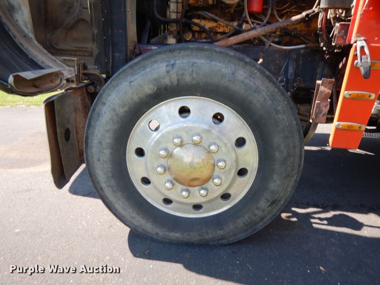 image for item JQ9267 1989 Peterbilt 379  semi truck