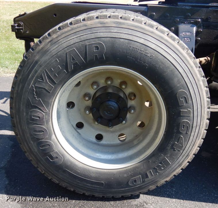 image for item JQ9267 1989 Peterbilt 379  semi truck