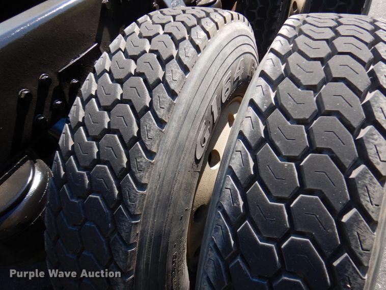 image for item JQ9267 1989 Peterbilt 379  semi truck