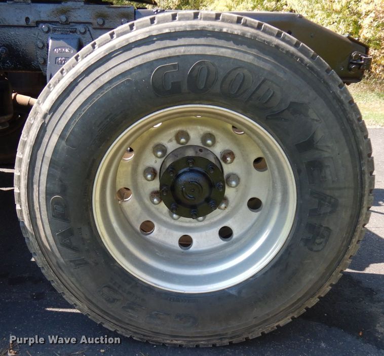 image for item JQ9267 1989 Peterbilt 379  semi truck