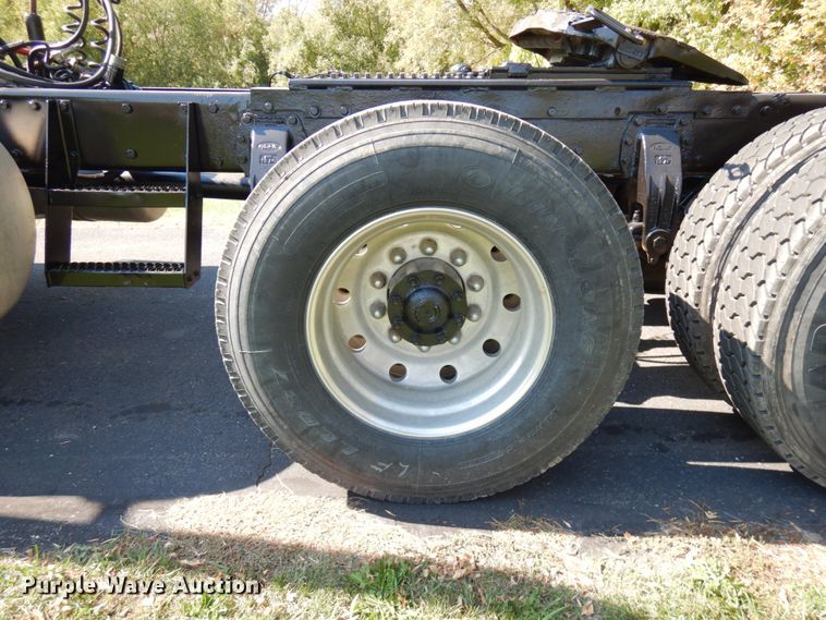 image for item JQ9267 1989 Peterbilt 379  semi truck