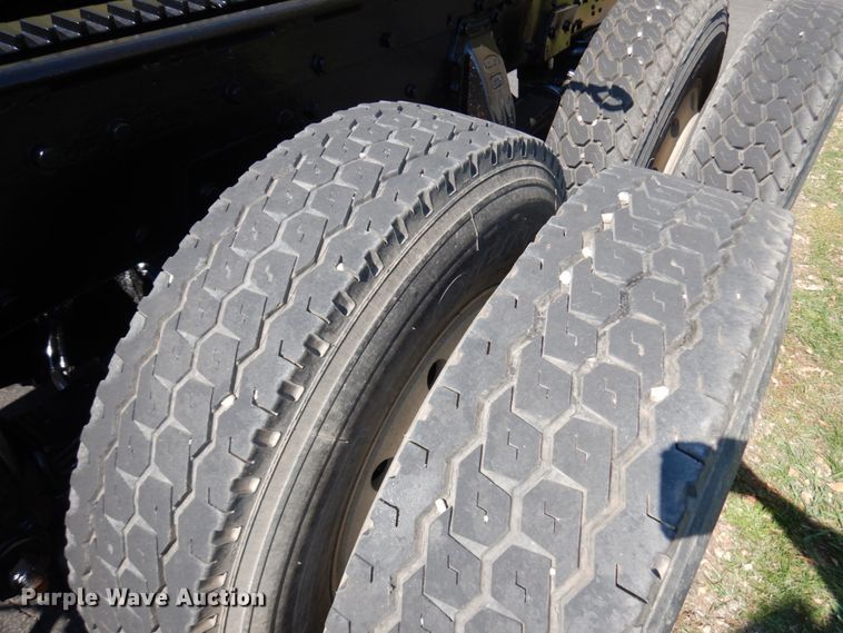 image for item JQ9267 1989 Peterbilt 379  semi truck